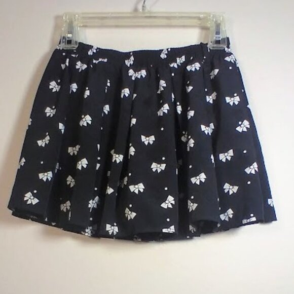 Forever 21 Black and White Skirt with Under Shorts- Size: S - Picture 4 of 17